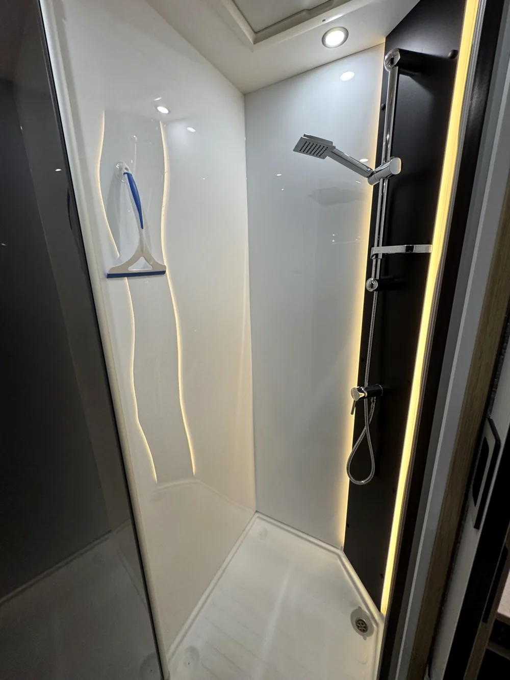 Separate Dusche im Wohnmobil